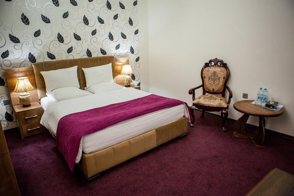 Issam Hotel & Spa Şǝki Εξωτερικό φωτογραφία